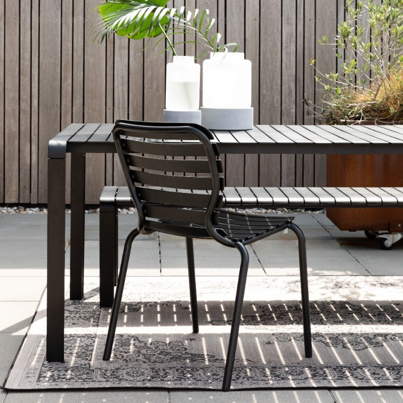Chaise de jardin en métal noir | Pouf Design